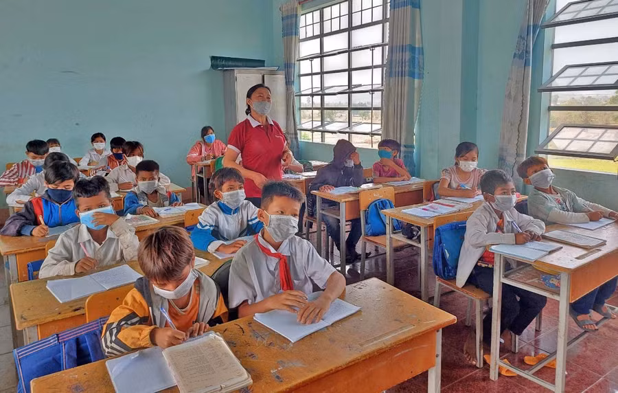 Một giờ học của học sinh lớp 4A Trường Phổ thông Dân tộc Nội trú Tiểu học Nay Der. Ảnh: Hoành Sơn