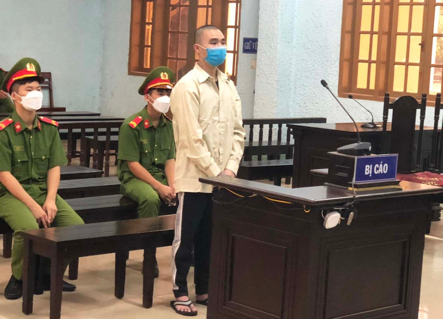 Bị cáo Hồ Văn Nghĩa tại phiên tòa. Ảnh: R'Ô HOK Bị cáo Nghĩa tại phiên tòa. Ảnh: R'Ô HOK
