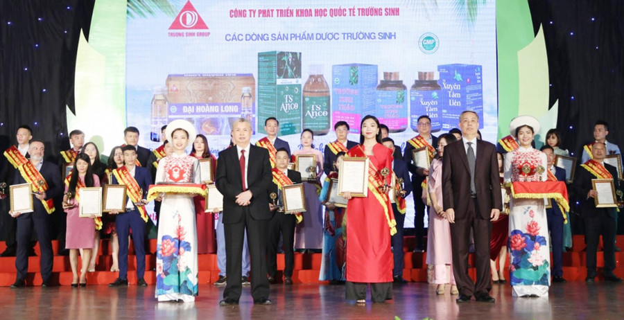 Trường Sinh Group đạt giải vàng sản phẩm vì sức khỏe cộng đồng năm 2021. Ảnh: Khang Nghi