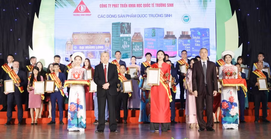 Trường Sinh Group đạt giải vàng sản phẩm vì sức khỏe cộng đồng năm 2021. Ảnh: Khang Nghi