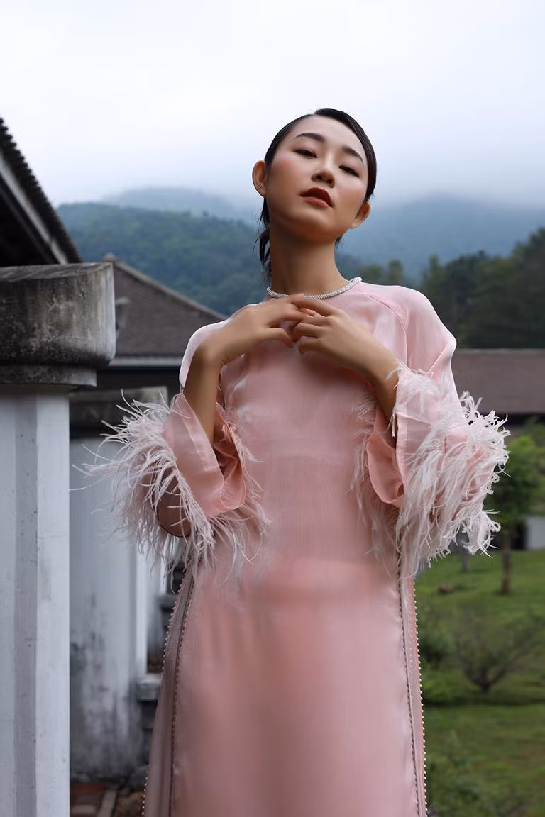 Bộ sưu tập đã được biểu diễn trong lễ hội áo dài tại Khu di tích lịch sử và danh thắng Yên Tử (xã Thượng Yên Công, thành phố Uông Bí, tỉnh Quảng Ninh). Ảnh: NVCC