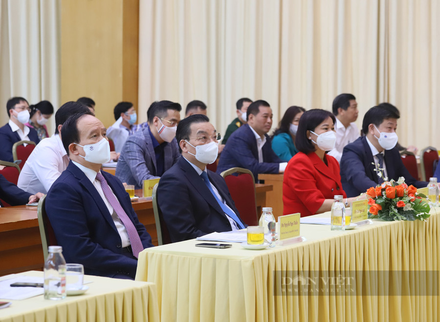 Phó Chủ tịch Thường trực Thành ủy Hà Nội Nguyễn Thị Tuyến, Chủ tịch HĐND TP.Hà Nội Nguyễn Ngọc Tuấn, Chủ tịch UBND TP.Hà Nội Chu Ngọc Anh đến dự hội nghị. Ảnh: Hoàng Thành Phó Chủ tịch Thường trực Thành ủy Hà Nội Nguyễn Thị Tuyến, Chủ tịch HĐND TP.Hà Nội Nguyễn Ngọc Tuấn, Chủ tịch UBND TP.Hà Nội Chu Ngọc Anh đến dự hội nghị. Ảnh: Hoàng Thành