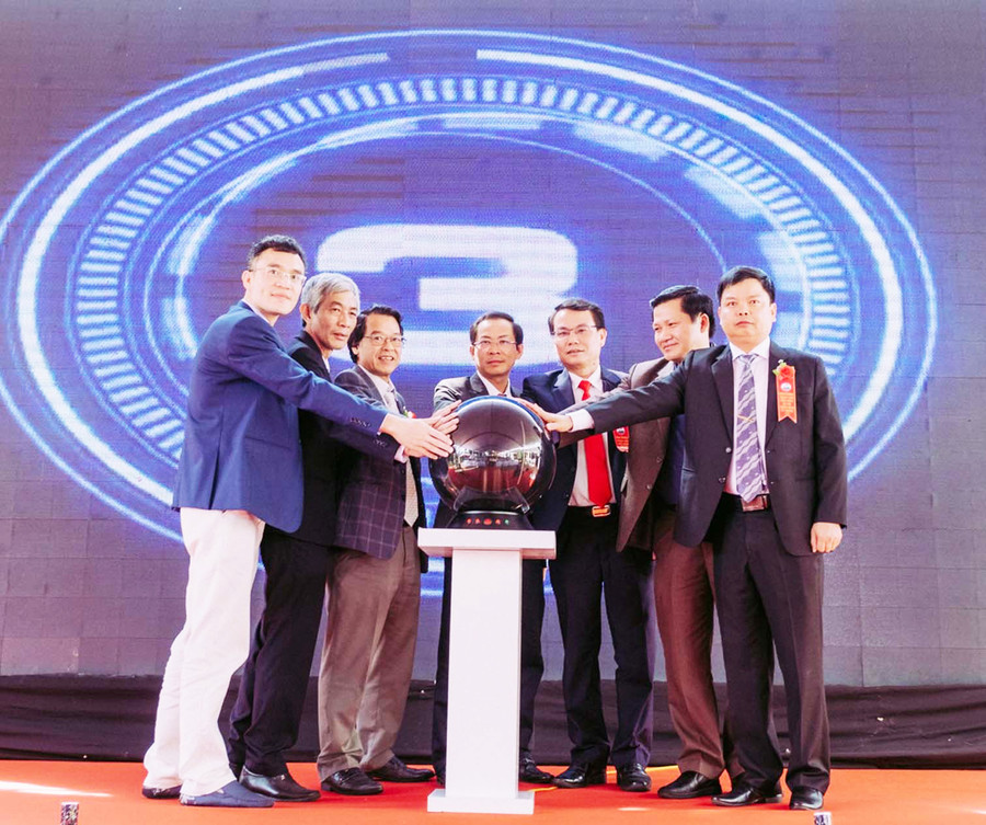 Lãnh đạo UBND tỉnh Gia Lai, UBND TP. Pleiku nhấn nút vận hành Trung tâm điều hành đô thị thông minh TP. Pleiku. Ảnh: Quỳnh Trang Lãnh đạo UBND tỉnh Gia Lai, UBND TP. Pleiku nhấn nút vận hành Trung tâm điều hành đô thị thông minh TP. Pleiku. Ảnh: Quỳnh Trang