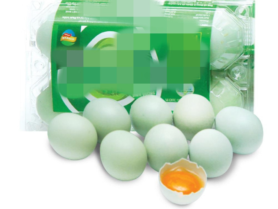 Khi đập ra, phần lòng đỏ tươi hơn, lớn hơn và không có mùi tanh như trứng gà công nghiệp. Ảnh: Dabaco