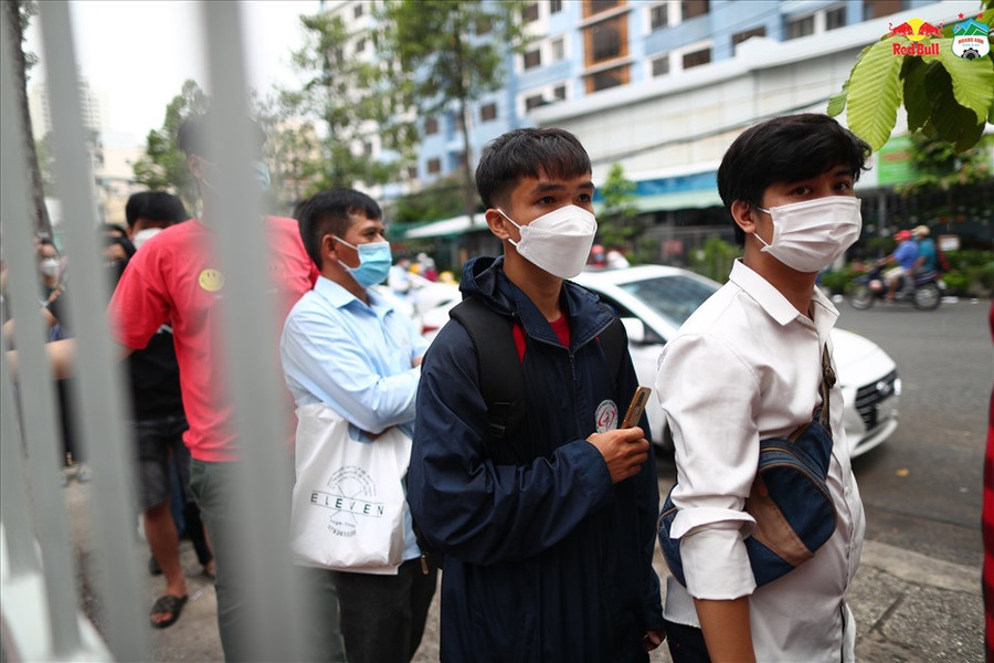 Việc quyết định phát vé mời là hành động nhằm tri ân khán giả của bầu Đức đối với tình cảm của khán giả dành cho Hoàng Anh Gia Lai. Ảnh: HAGL FC Việc quyết định phát vé mời là hành động nhằm tri ân khán giả của bầu Đức đối với tình cảm của khán giả dành cho Hoàng Anh Gia Lai. Ảnh: HAGL FC