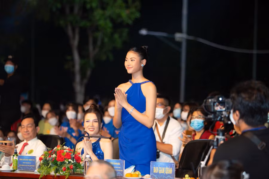 Sau cuộc thi HHVN 2016 với danh hiệu Người đẹp Biển, Đào Thị Hà ngày càng xinh đẹp và gợi cảm.