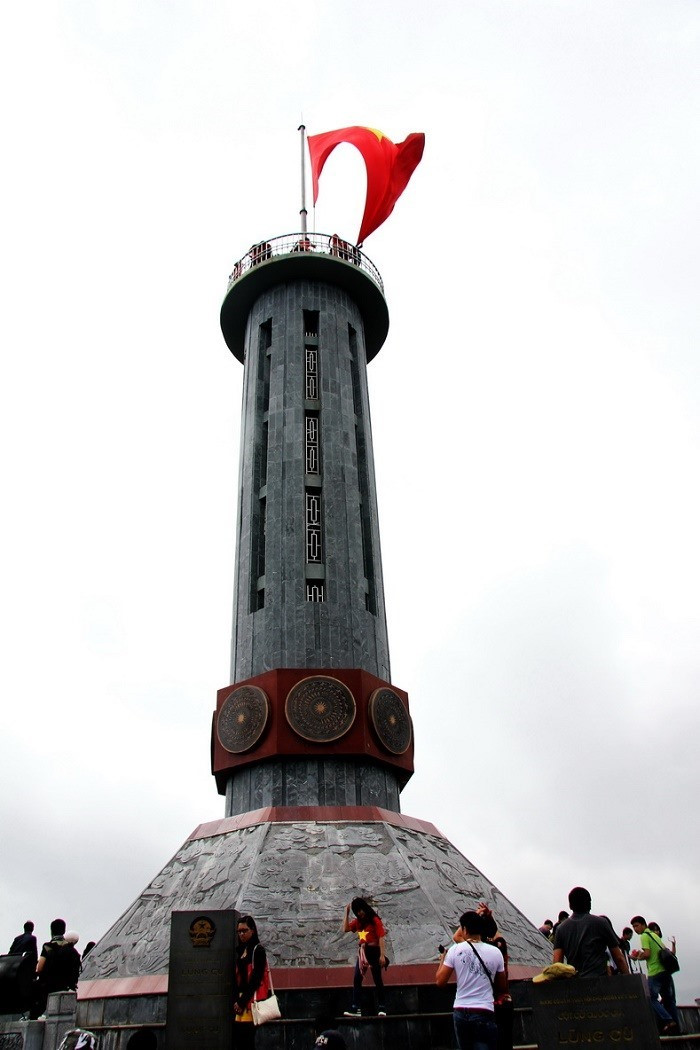 Cột cờ Lũng Cú được coi như cột mốc cao nhất đánh dấu biên cương lãnh thổ Việt. Ảnh: Khuê Việt Trường