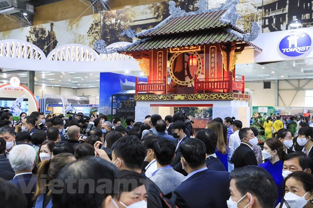Rất đông người dân đến tìm hiểu thông tin du lịch tại Hội chợ du lịch quốc tế 2022. (Ảnh: Mai Mai/Vietnam+)  Rất đông người dân đến tìm hiểu thông tin du lịch tại Hội chợ du lịch quốc tế 2022. (Ảnh: Mai Mai/Vietnam+)