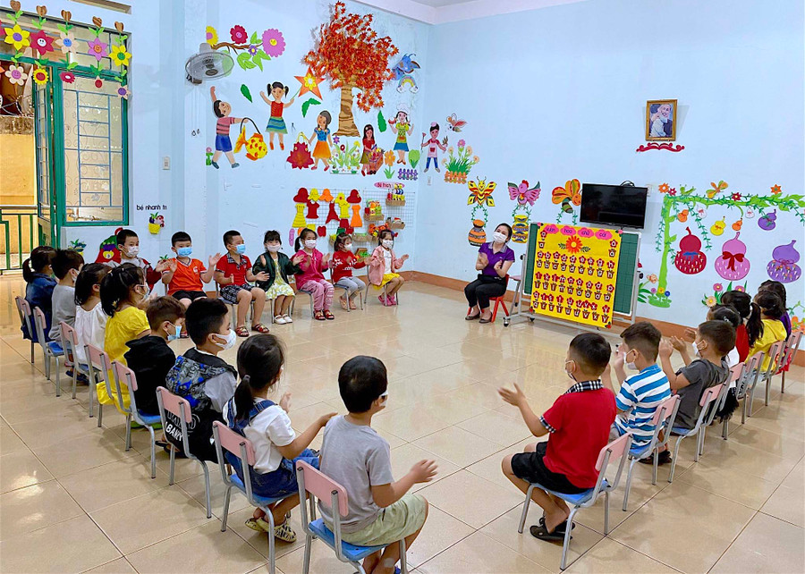 Các cơ sở GDMN cần đảm bảo các điều kiện an toàn cho trẻ khi tổ chức dạy học trực tiếp. Ảnh: Mộc Trà