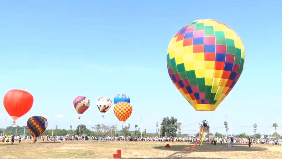 Có nhiều quả khinh khí cầu có kích thước lớn