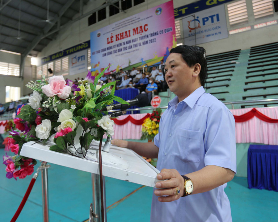 Đồng chí Hầu A Lềnh phát biểu tại lễ khai mạc. Ảnh: Văn Ngọc