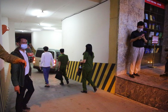  Cơ quan chức năng khám xét nơi làm việc bị can Đỗ Anh Dũng