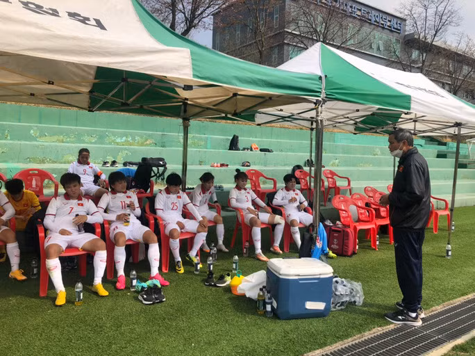  HLV Mai Đức Chung và các học trò gây bất ngờ khi thắng đội tuyển nữ Hàn Quốc