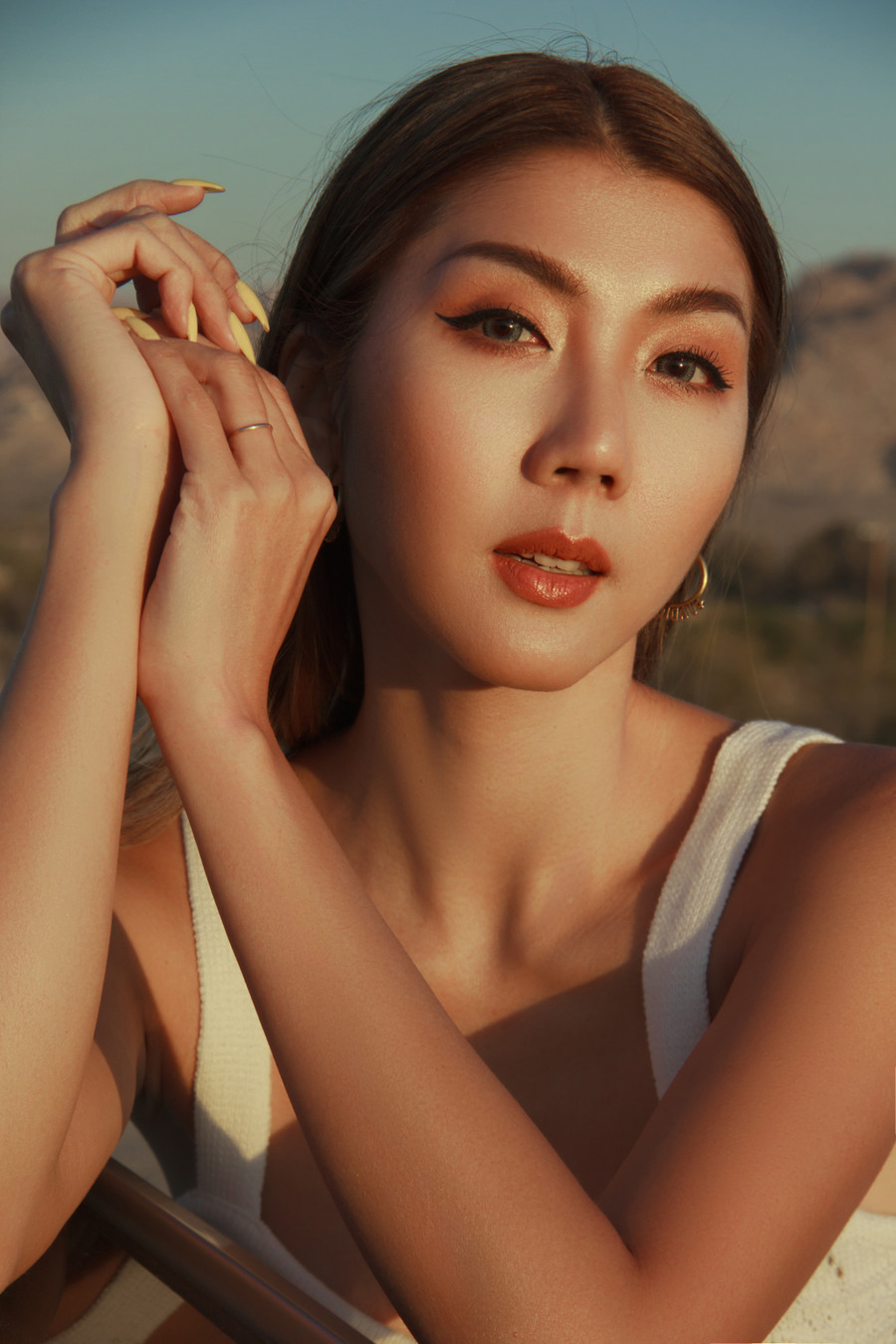 Chân dài sinh năm 1988 thường cắt tóc hoặc tạo mốt lạ mắt để đánh dấu những bước ngoặt quan trọng trong cuộc đời. 