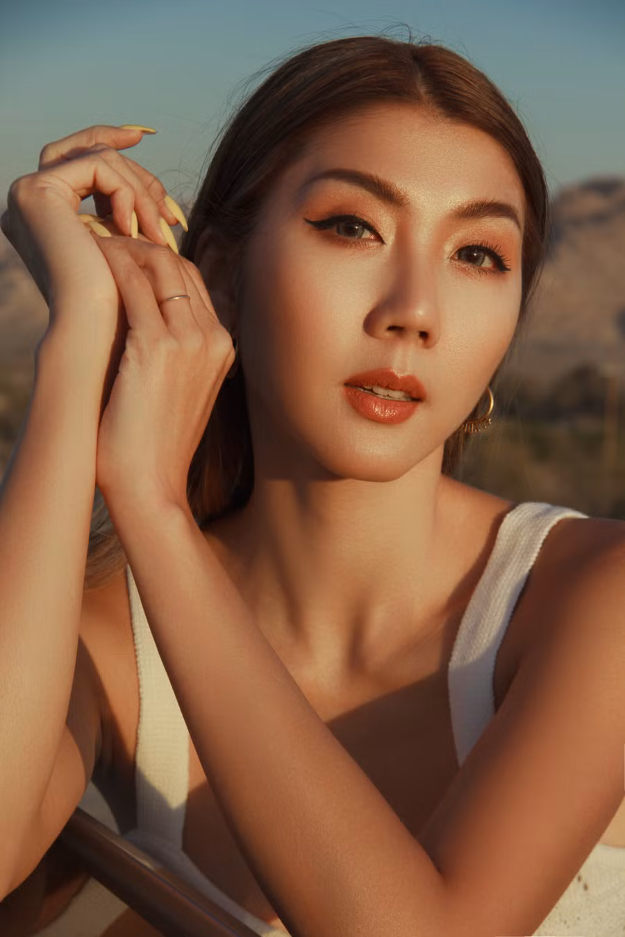 Chân dài sinh năm 1988 thường cắt tóc hoặc tạo mốt lạ mắt để đánh dấu những bước ngoặt quan trọng trong cuộc đời. 