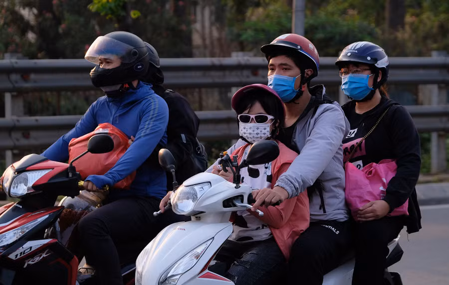 Nhiều người chủ động về quê sớm trong dịp nghỉ lễ giỗ Tổ. Ảnh: Trần Cường 