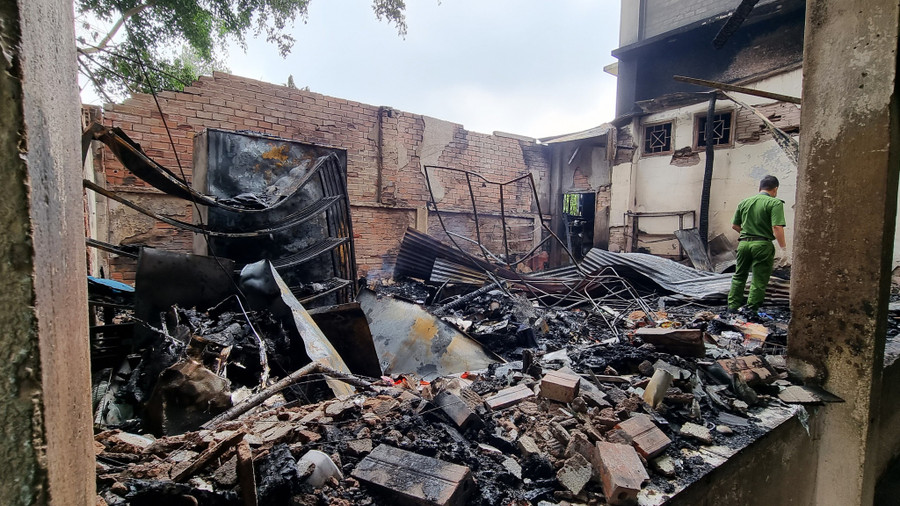 Hiện trường vụ cháy. Ảnh: Lê Bình Hiện trường vụ cháy. Ảnh: Lê Bình