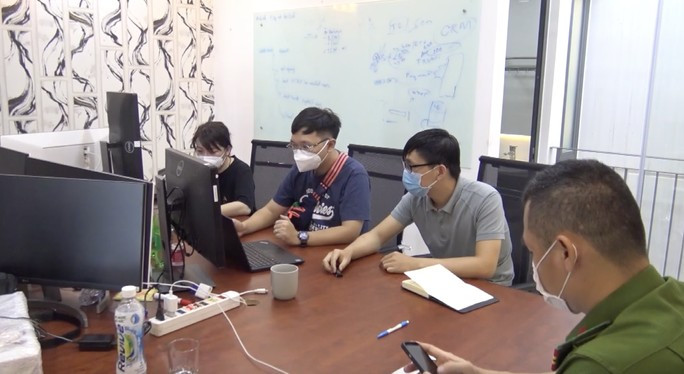 Các đối tượng lúc bị công an bắt  Các đối tượng lúc bị công an bắt