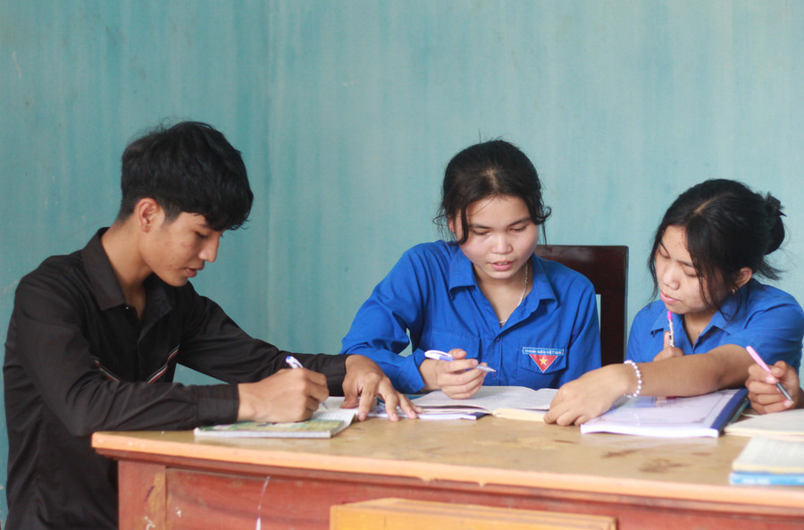 Nhờ có chỗ ở miễn phí tại Khu tập thể Công an thị trấn Ia Ly, các em học sinh Trường THPT Ya Ly có động lực để vươn lên trong học tập. Ảnh: Phan Lài