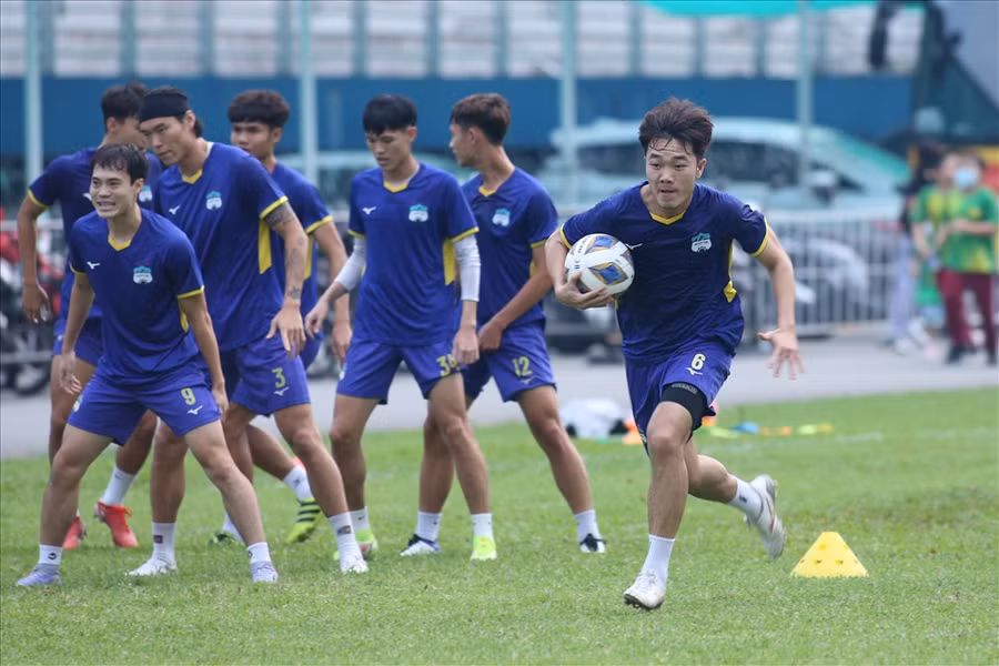 Trận đấu giữa Hoàng Anh Gia Lai và Yokohama F. Marinos sẽ diễn ra vào lúc 18h00 ngày mai (16.4) trên sân Thống Nhất.