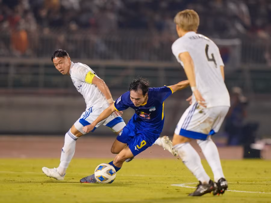 HAGL (áo xanh) giành 2 trận hòa trước Sydney FC và Jeonbuk. Ảnh: Độc Lập