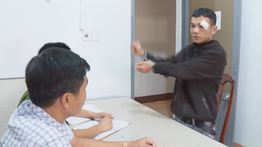 Đối tượng Hồ Viết An Ninh tại cơ quan điều tra. Ảnh: CACC