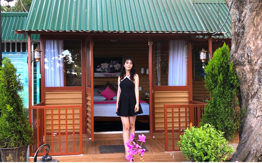 Homestay của gia đình chị Tuyết nằm giữa không gian yên tĩnh, rực rỡ sắc hoa, rất thích hợp với những du khách yêu thiên nhiên, thích sự lãng mạn. Ảnh: Ngọc Minh