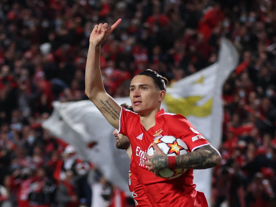 Nunez níu kéo hy vọng cho đội chủ nhà Benfica. Ảnh: REUTERS