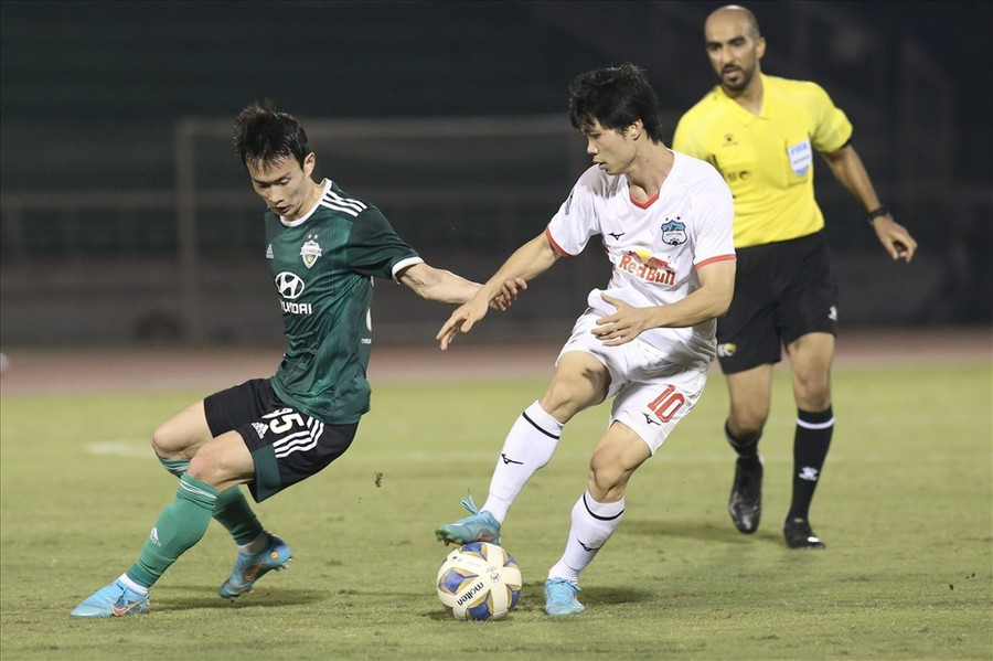 Chơi tốt là chưa đủ với Công Phượng và Hoàng Anh Gia Lai nếu không chuyển hóa cơ hội thành bàn thắng. Ảnh: Thanh Vũ