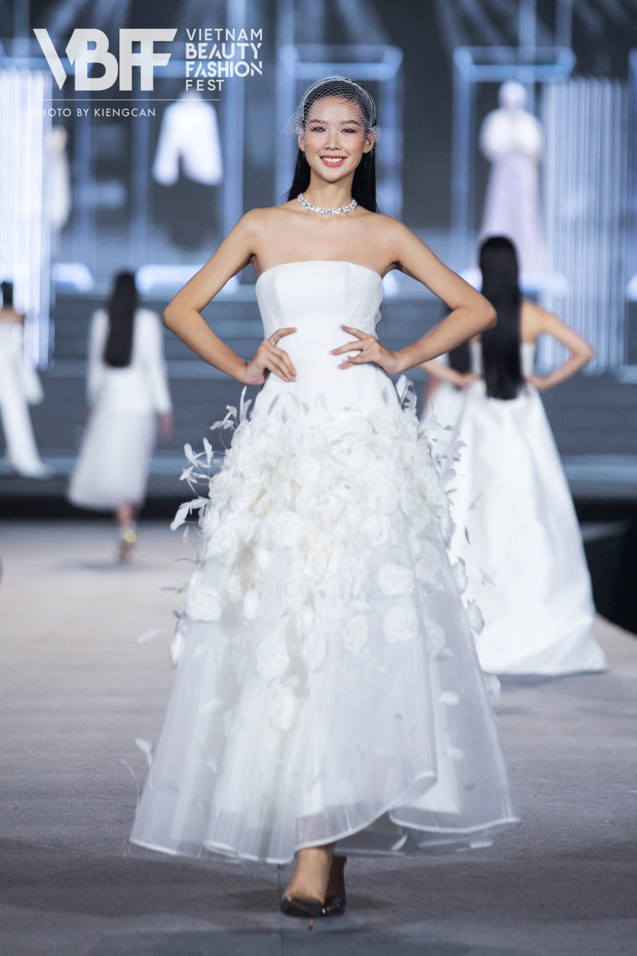 Mới đây, thông tin Lê Nguyễn Bảo Ngọc (SBD 228) ghi tên mình vào Top 20 Miss World Vietnam 2022 nhờ chiến thắng phần thi Người đẹp thời trang nhận được sự quan tâm của cộng đồng mạng. Nữ thí sinh quê ở Cần Thơ, là sinh viên Đại học Quốc tế (Đại học Quốc gia TP.HCM)