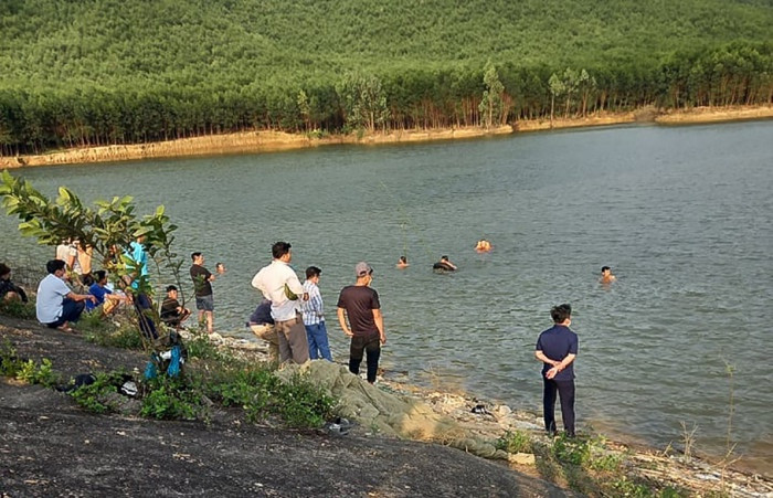 Hồ nước, nơi 4 nữ sinh bị đuối nước. Ảnh: C.T.V. Hồ nước, nơi 4 nữ sinh bị đuối nước. Ảnh: C.T.V.