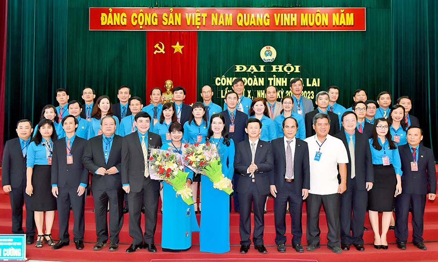 Ban Chấp hành Công đoàn tỉnh Gia Lai nhiệm kỳ 2018-2023. Ảnh: Đức Thụy Ra mắt Ban Chấp hành Công đoàn tỉnh Gia Lai nhiệm kỳ 2018-2023. Ảnh: Đức Thụy