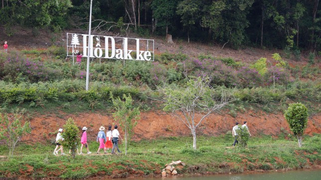 Hồ Dak Ke một địa chỉ vãn cảnh không thể bỏ qua. Hồ Dak Ke một địa chỉ vãn cảnh không thể bỏ qua.