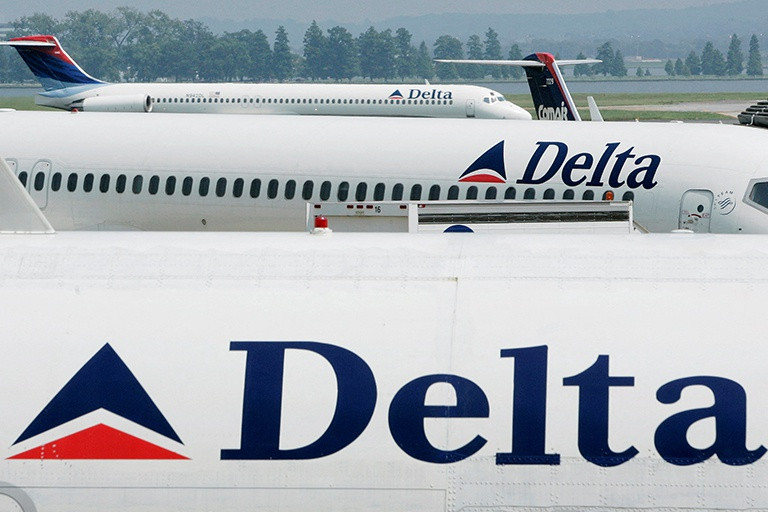 Delta hiện sử dụng dịch vụ internet vệ tinh từ Viasat trên các chuyến bay của mình. Ảnh: Reuters