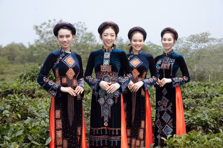 4 thí sinh xuất sắc trong Top 16 Người đẹp du lịch khoe khéo vẻ ngoài xinh đẹp với không gian ngập tràn sắc xanh tươi mát của cỏ cây, thiên nhiên. (Ảnh: BTC)