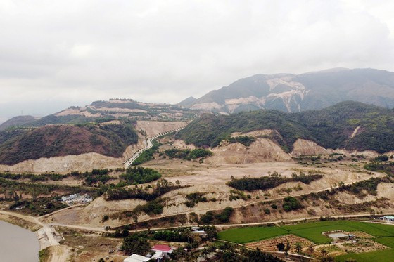  Một góc núi Chín Khúc, nơi doanh nghiệp được tỉnh cho làm dự án bị ủi phá