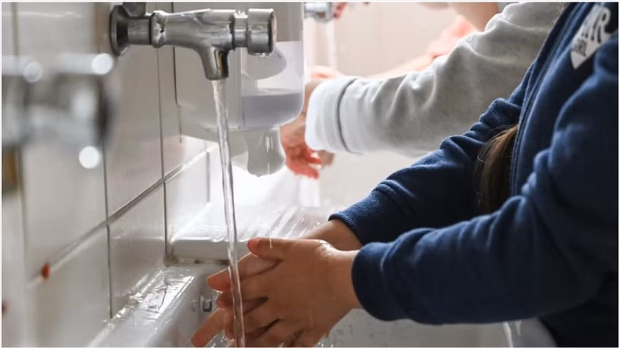 Viêm gan bí ẩn đã được phát hiện ở trẻ em nhiều nước và chưa rõ nguyên nhân. Ảnh: AFP