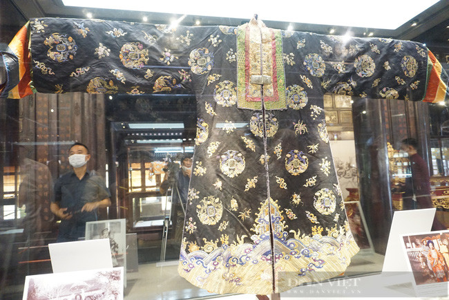 Đây là các cổ vật từng được đấu giá tại Tây Ban Nha hồi cuối tháng 10/2021 và thu hút sự quan tâm của đông đảo các nhà nghiên cứu, giới chuyên môn và cộng đồng dân cư Việt Nam. Đây là các cổ vật từng được đấu giá tại Tây Ban Nha hồi cuối tháng 10/2021 và thu hút sự quan tâm của đông đảo các nhà nghiên cứu, giới chuyên môn và cộng đồng dân cư Việt Nam.