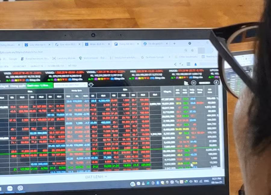 Thị trường chứng khoán không ít lần vì dính tin đồn mà bị giảm điểm sâu, 