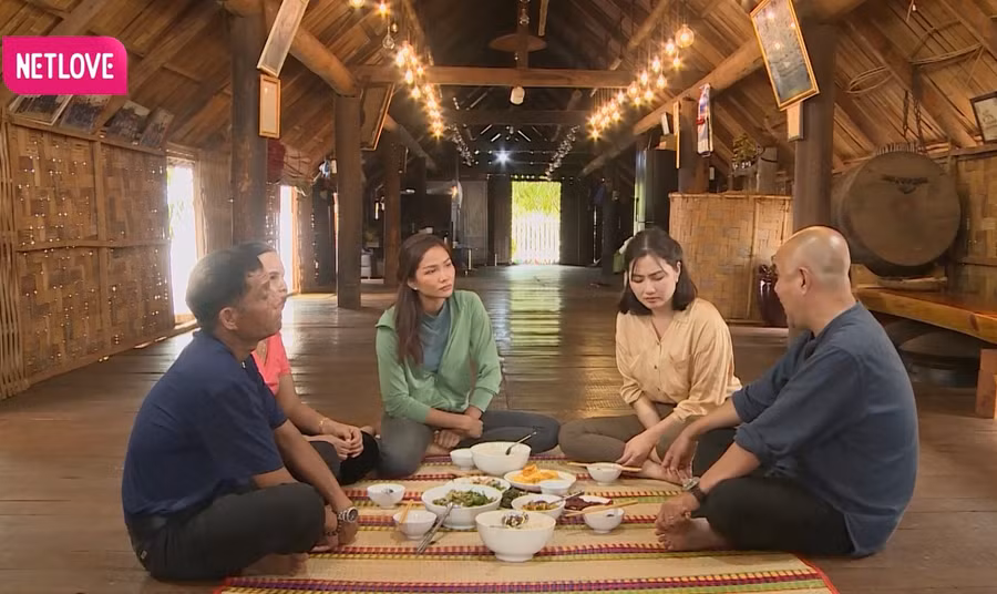 Ngọc Lan và Quốc Thuận ngưỡng mộ sự kiên cường, mạnh mẽ của Hoa hậu Hoàn vũ Việt Nam 2017. Ảnh: Chụp màn hình