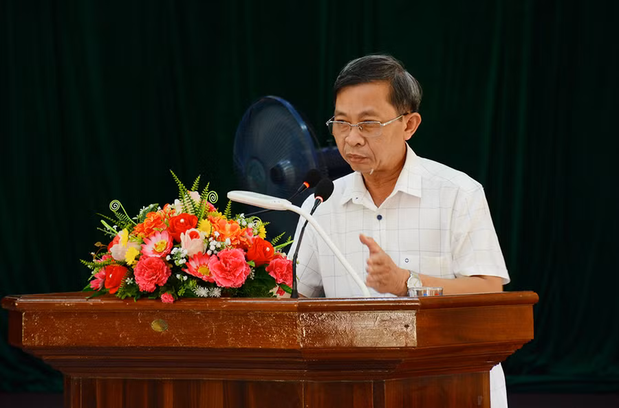 Ủy viên Ban Thường vụ Tỉnh ủy, Trưởng ban Tuyên giáo Tỉnh ủy Huỳnh Thế Mạnh phát biểu chỉ đạo tại Hội nghị Ban Chấp hành Đảng bộ huyện Kbang lần thứ 8 (mở rộng). Ảnh: Minh Nguyễn