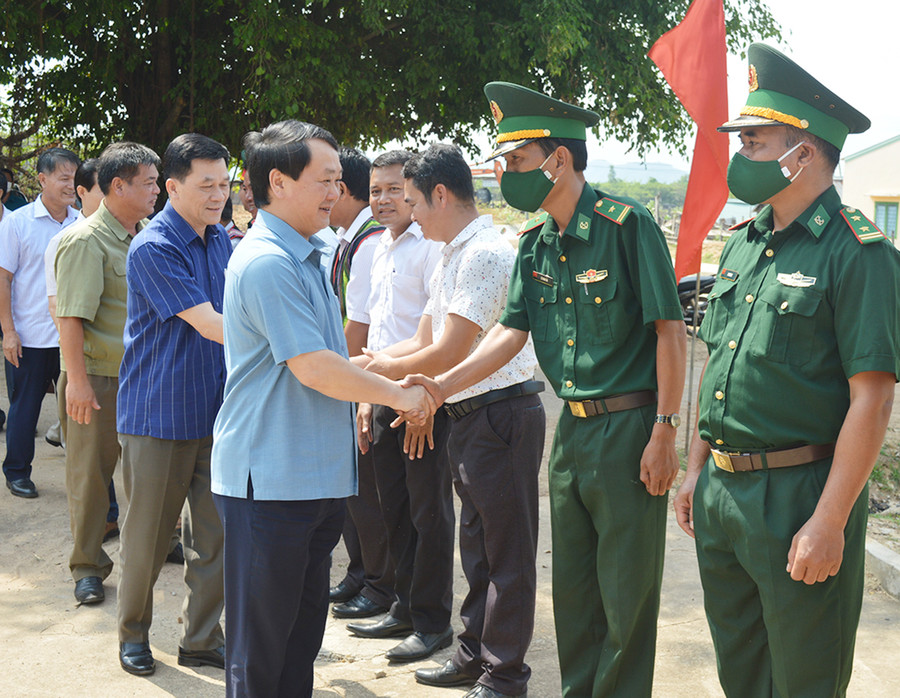 Bộ trưởng, Chủ nhiệm Ủy ban Dân tộc thăm, làm việc tại xã Ia Mơr. Ảnh: Anh Huy