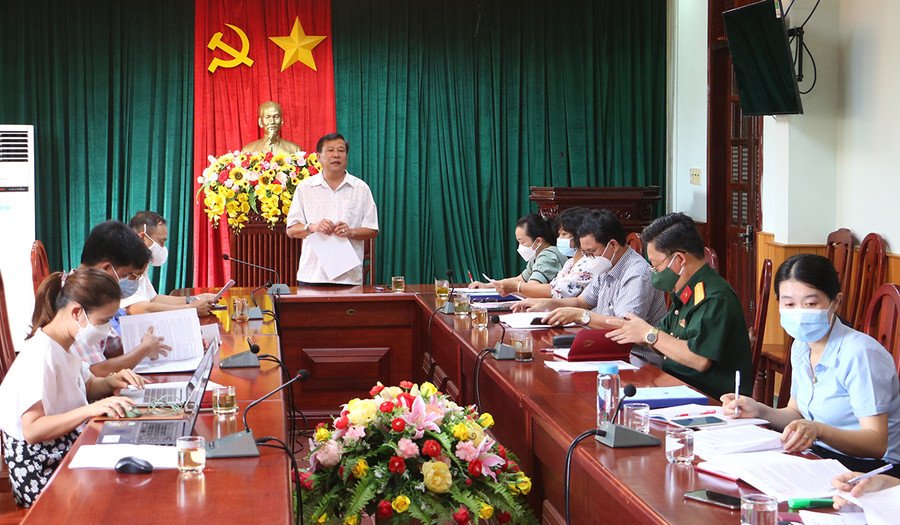 Đoàn giám sát của Ban Pháp chế HĐND tỉnh họp tổng kết đợt giám sát về cấp phép và quản lý trật tự xây dựng trên địa bàn tỉnh. Ảnh: Quang Tấn Đoàn giám sát của Ban Pháp chế HĐND tỉnh họp tổng kết đợt giám sát về cấp phép và quản lý trật tự xây dựng trên địa bàn tỉnh. Ảnh: Quang Tấn