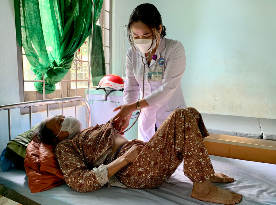 Ước tính, Trung tâm Y tế huyện Mang Yang còn thiếu khoảng 20 bác sĩ. Ảnh: Như Nguyện Ước tính Trung tâm Y tế huyện Mang Yang còn thiếu khoảng 20 bác sĩ. Ảnh: Như Nguyện
