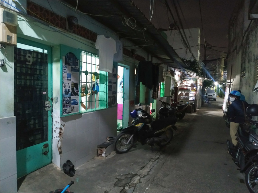Khu trọ của người lao động ở TP.Thủ Đức buổi tối muộn. Ảnh: Ngọc Duy  Khu trọ của người lao động ở TP.Thủ Đức buổi tối muộn. Ảnh: Ngọc Duy