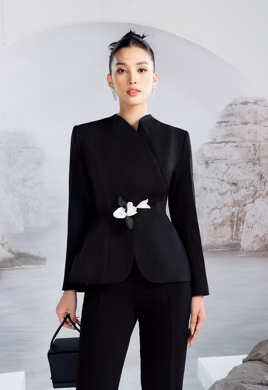 Mới đây, Hoa hậu Tiểu Vy xuất hiện cực kỳ xinh đẹp và yêu kiều trong bộ ảnh thời trang mới.