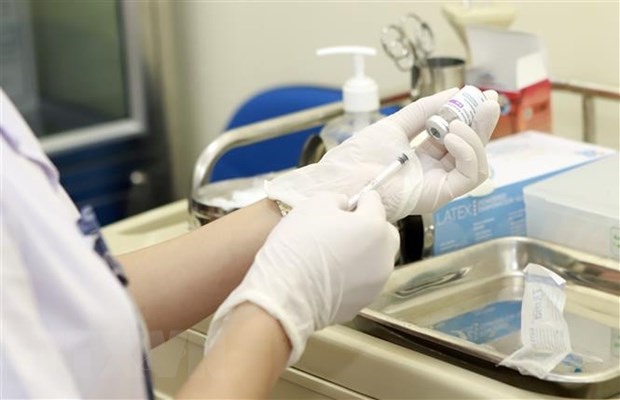  Tiêm vaccine ngừa COVID-19. (Nguồn: TTXVN)