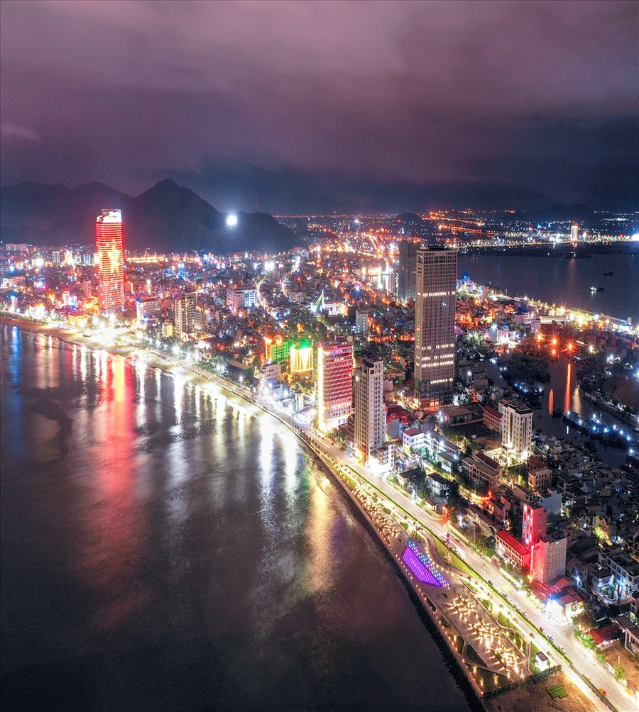 Đêm Quy Nhơn. Ảnh: Nguyễn Dũng Đêm Quy Nhơn Ảnh: Nguyễn Dũng