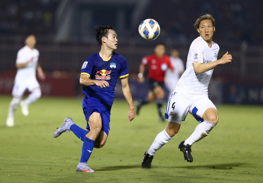 Văn Toàn (trái) và đồng đội đã thi đấu khá xông xáo. Ảnh: Quang Thịnh Văn Toàn (trái) và đồng đội đã thi đấu khá xông xáo. Ảnh: Quang Thịnh