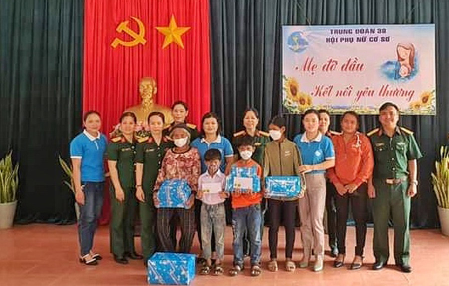  Chương trình Mẹ đỡ đầu-Kết nối yêu thương giúp trẻ mồ côi tự tin vươn lên trong cuộc sống. Ảnh: Minh Châu 